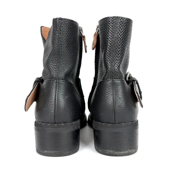 Gentle Souls by Kenneth Cole Binta Slit Moto Bootie 2 Black Leather Size 6.5 - Picture 6 of 10